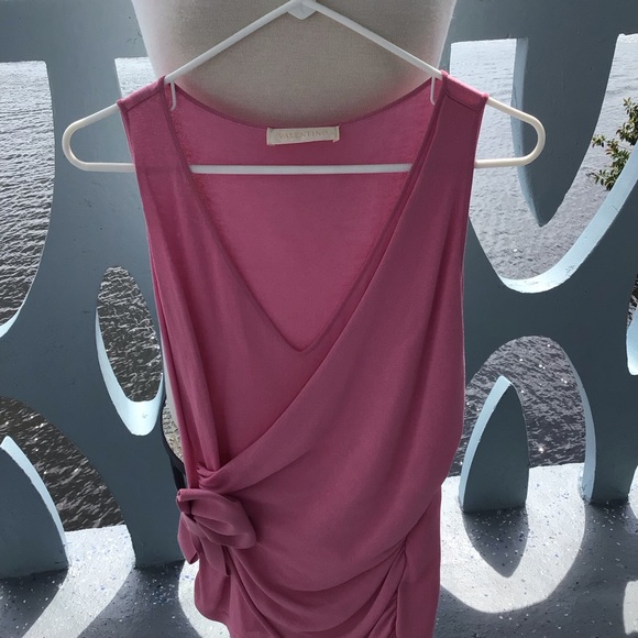 Valentino Sleeveless Sweet Pink Deep Plunge V-Neck Top with Bow Accent - Picture 3 of 11